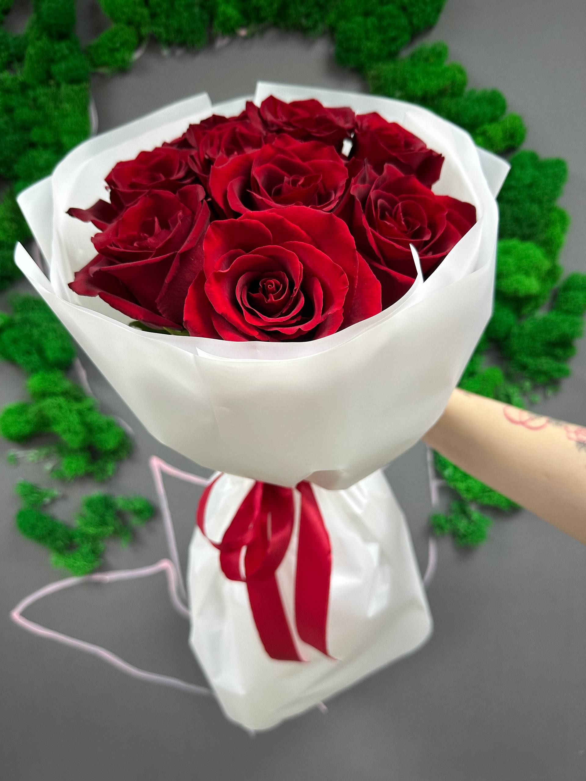 9 красных роз