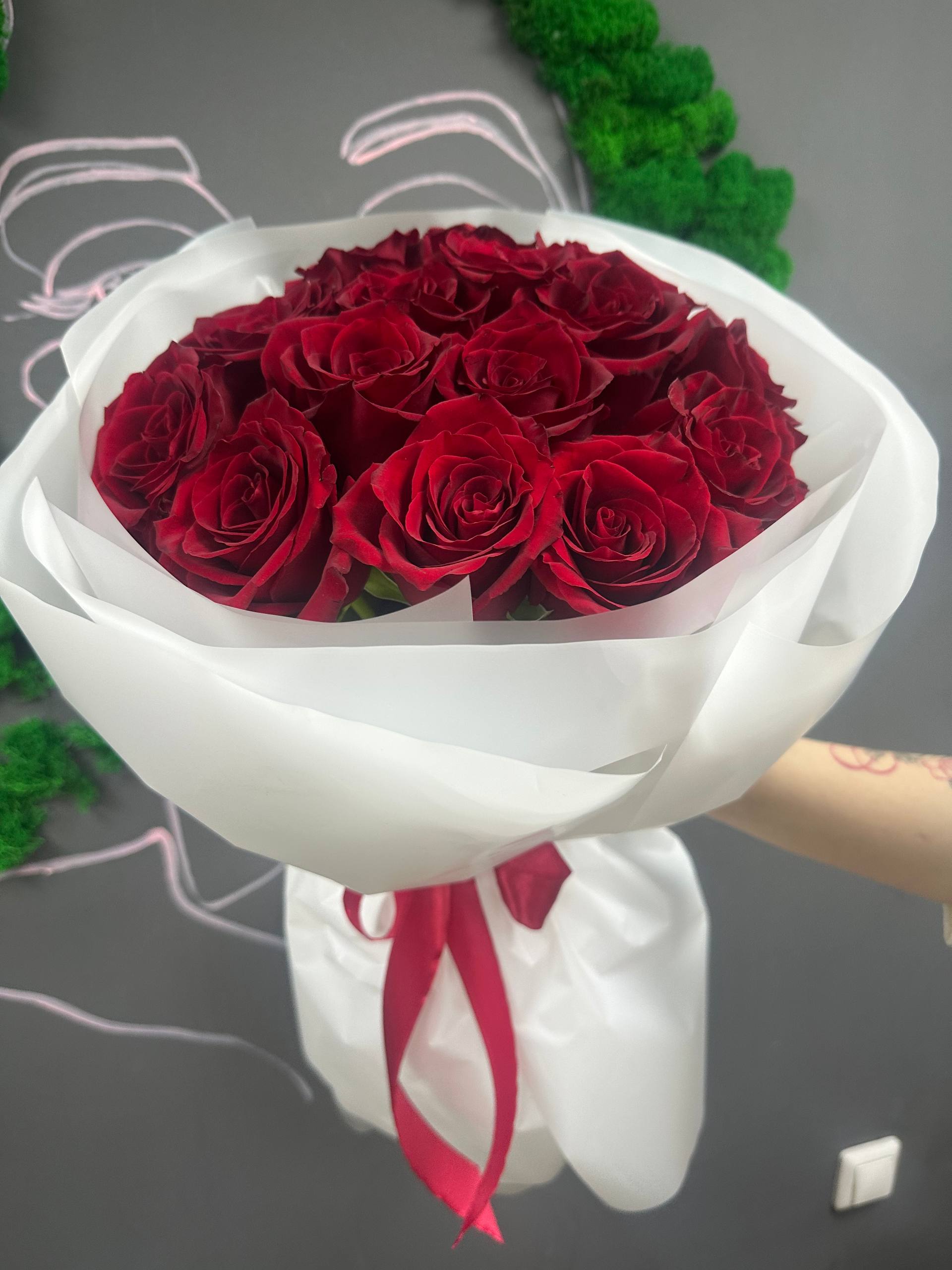15 красных роз