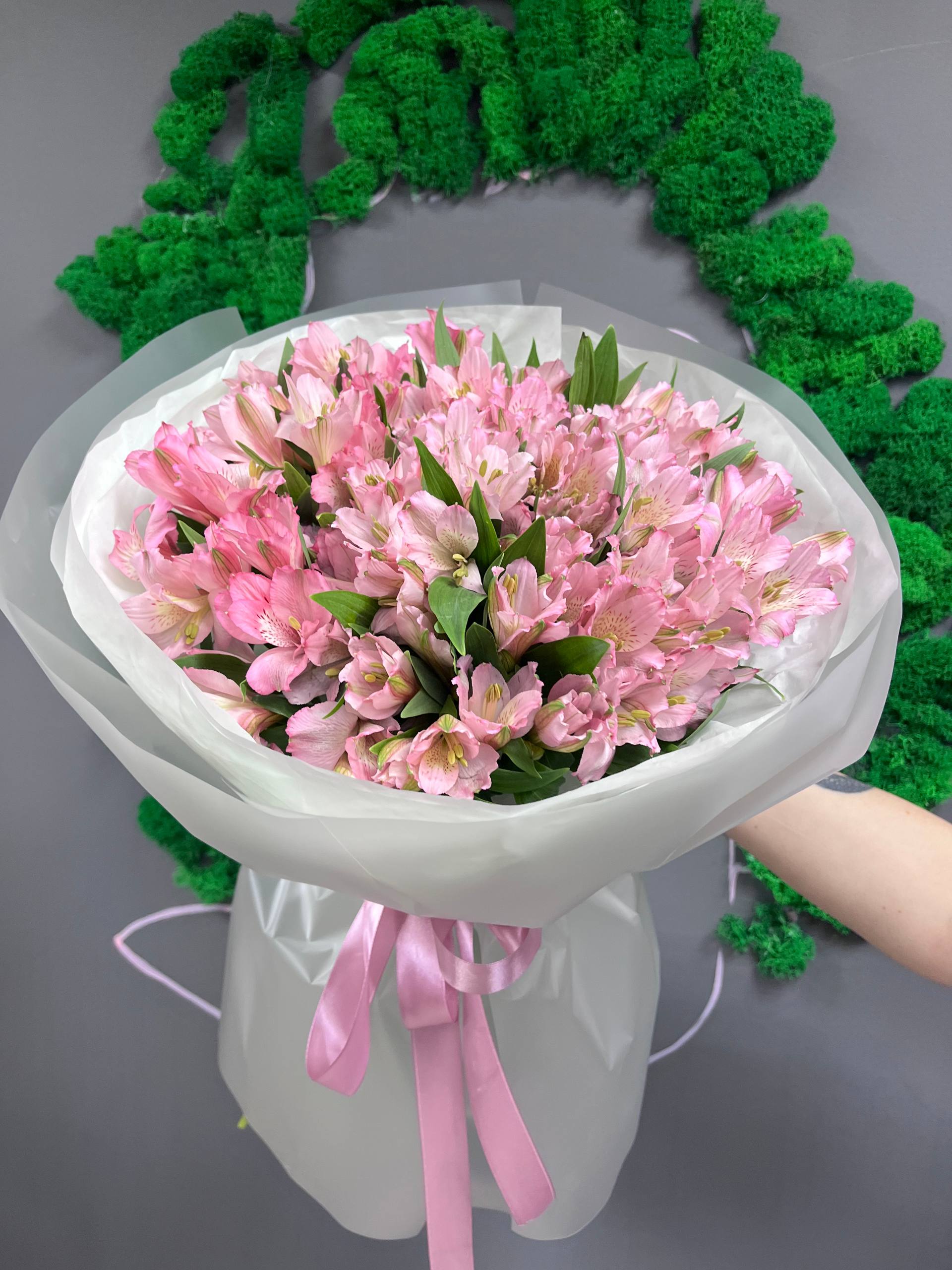 25 роз альстры