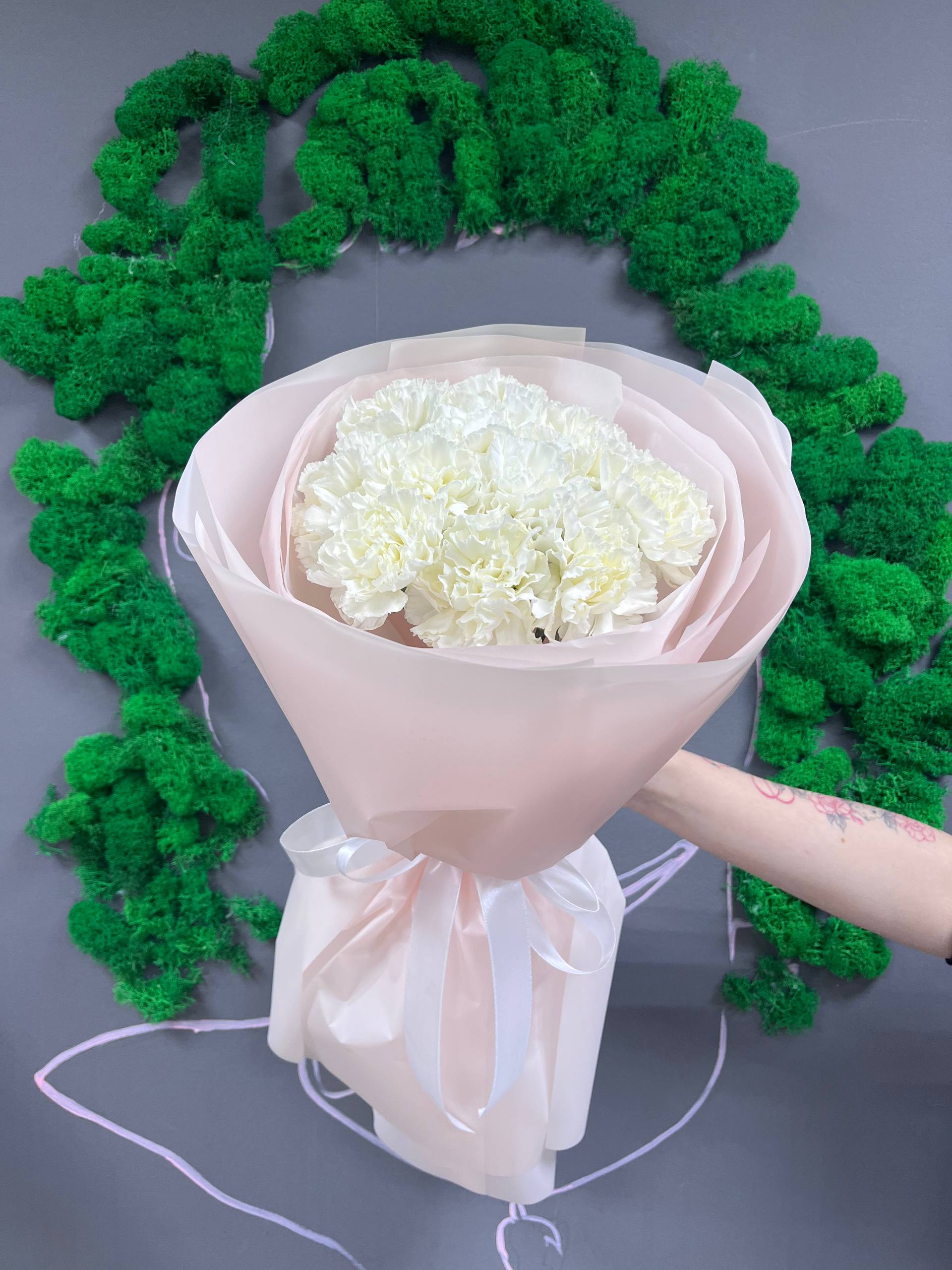 11 белых диантусов