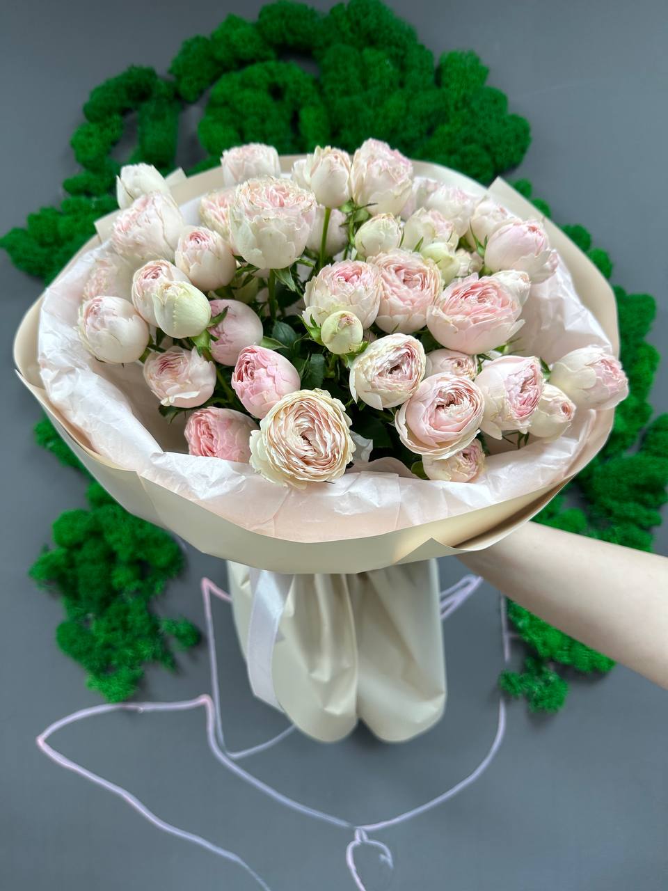 Букет из 11 кустовых пионовидных роз Mansfield Park