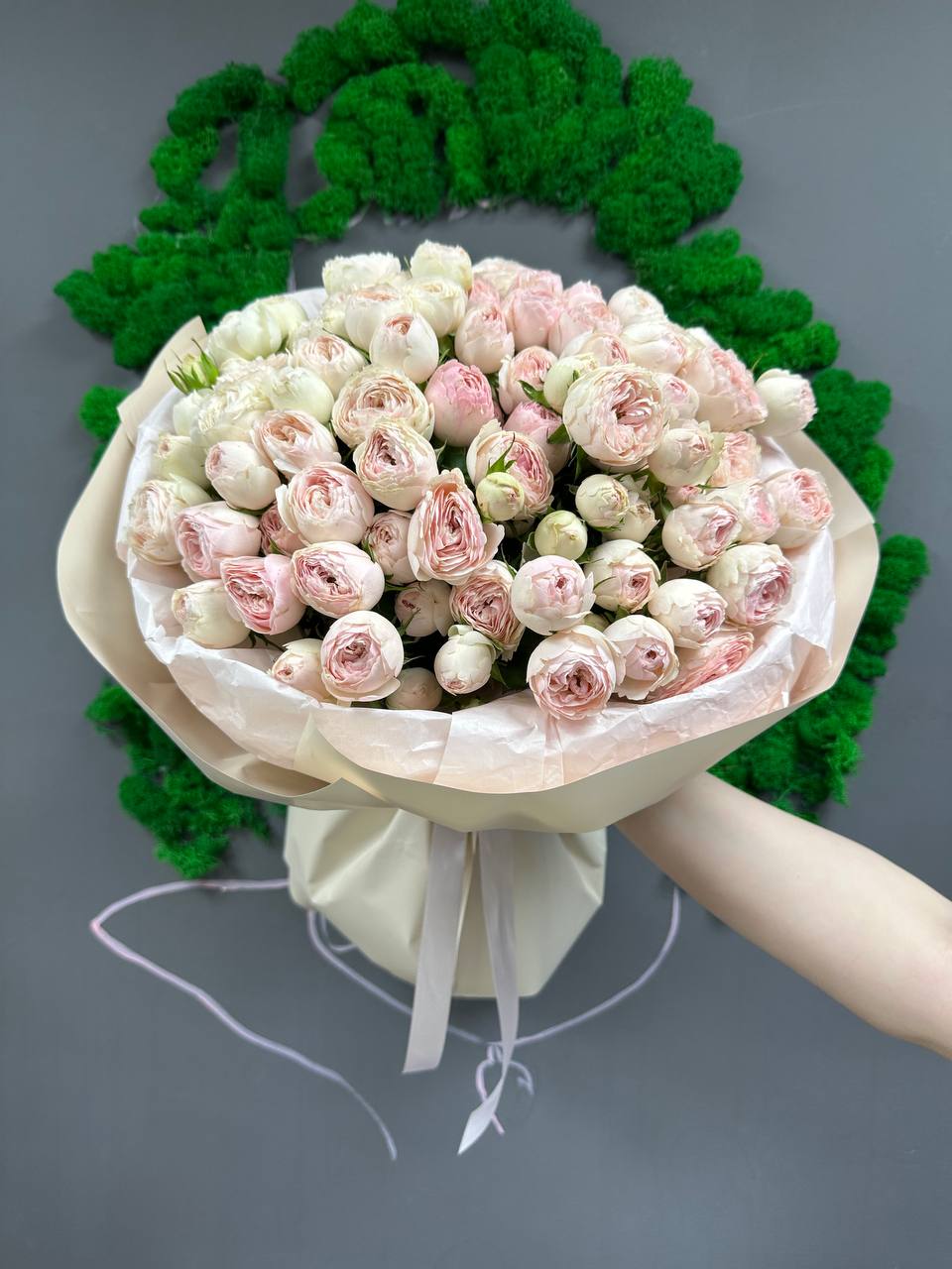 Букет из 25 кустовых пионовидных роз Mansfield Park